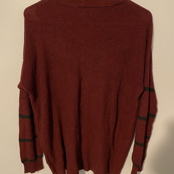 American Eagle Burgundy Sweater - Picture 1 of 3